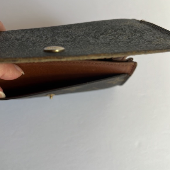 Louis Vuitton LV Monogram Snap Wallet - Picture 8 of 17